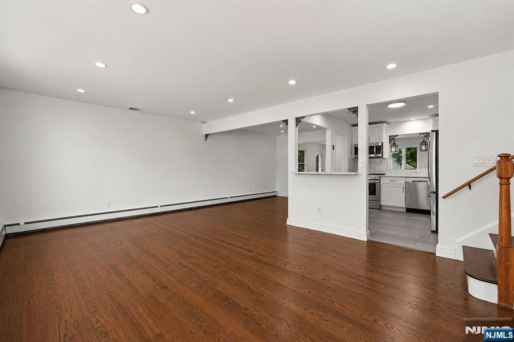 251 Midland Avenue W - Photo 3