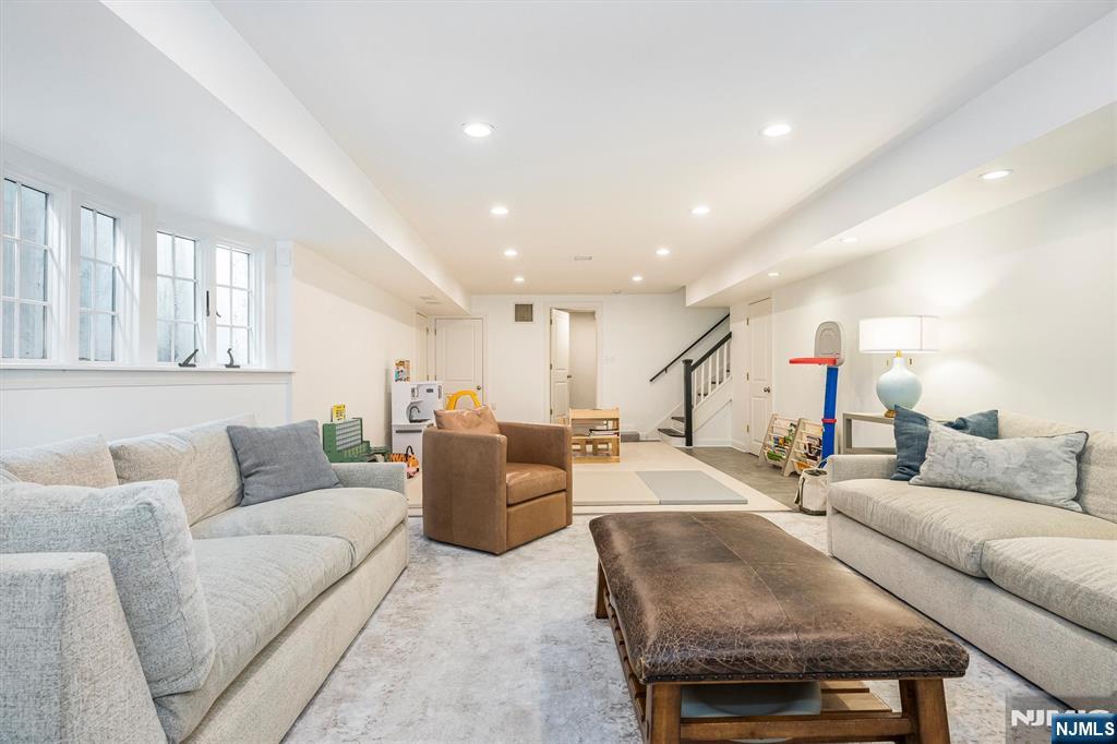 495 Ridgewood Avenue