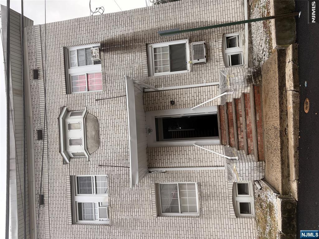 212 Crescent Lane 3 - Photo 1