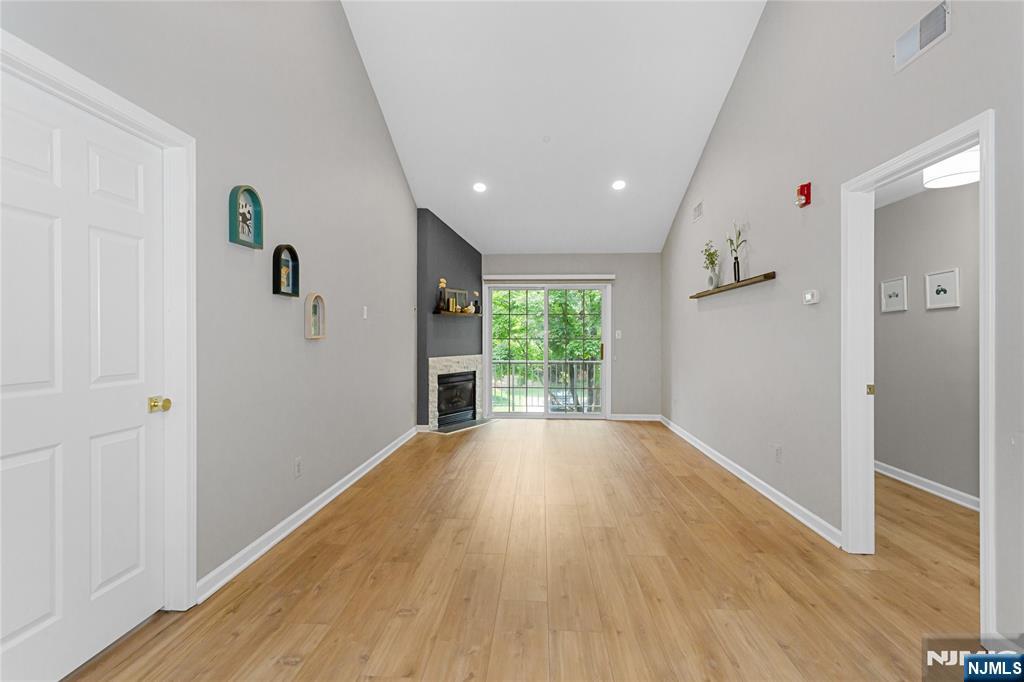 314 Cambridge Drive 70 - Photo 3