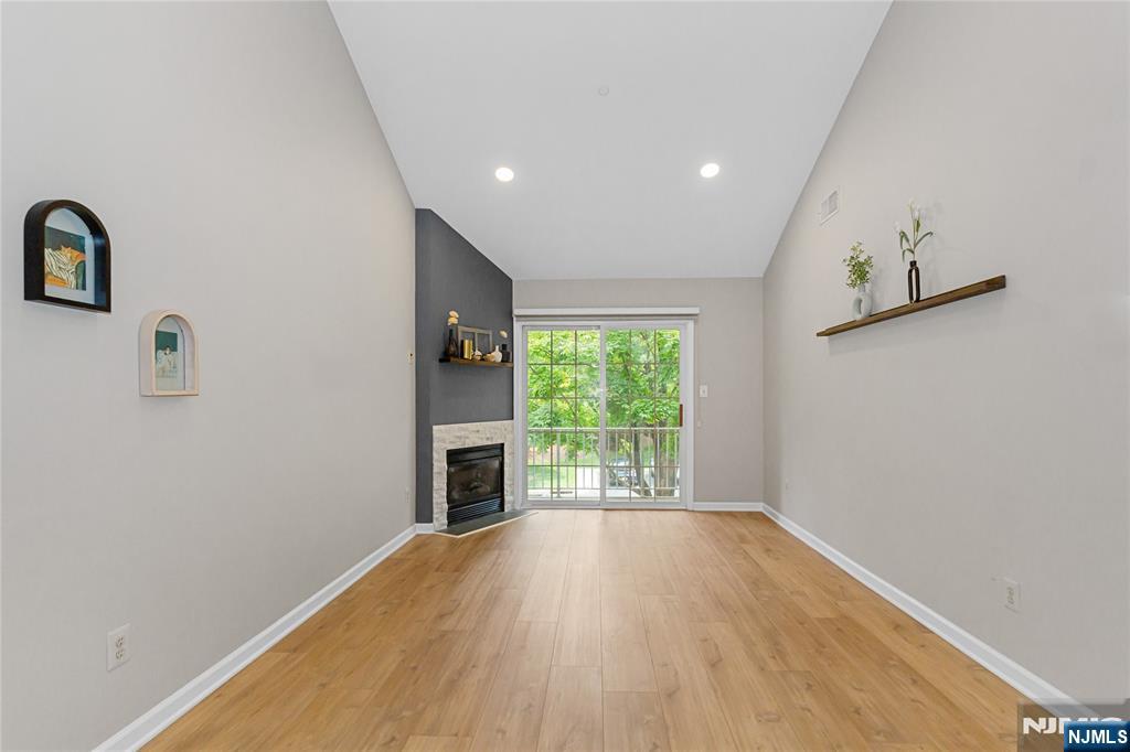 314 Cambridge Drive 70 - Photo 4
