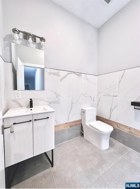 Listing Photo 2 - Condo for sale in building located at 21 Hancock Ave, Jersey City, NJ 07307 - Unit #3