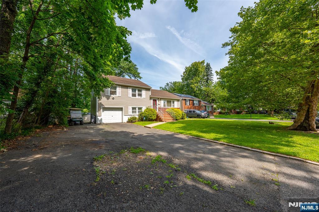 425 Adrianne Court