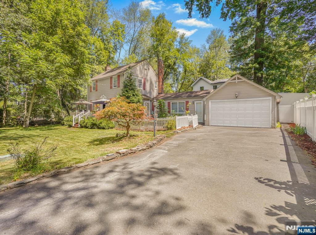 51 Julia St, Closter, NJ 07624