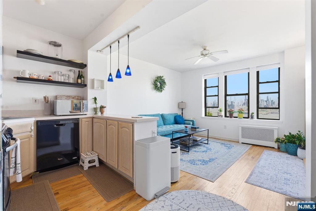 883 E Boulevard 1F - Photo 1
