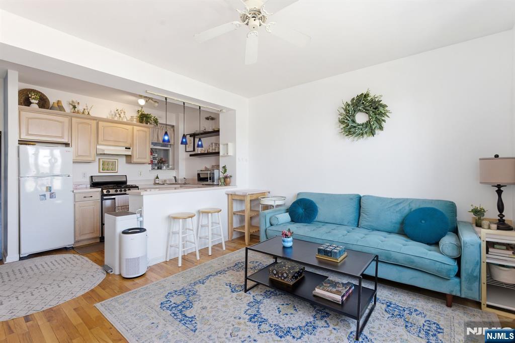 883 E Boulevard 1F - Photo 5