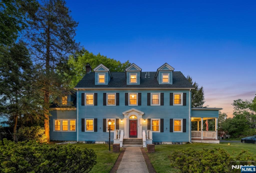 833 Salem Avenue - Photo 1