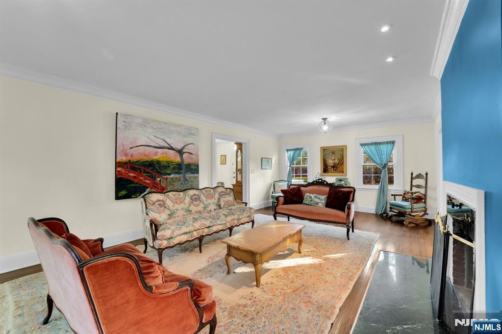 833 Salem Avenue - Photo 3