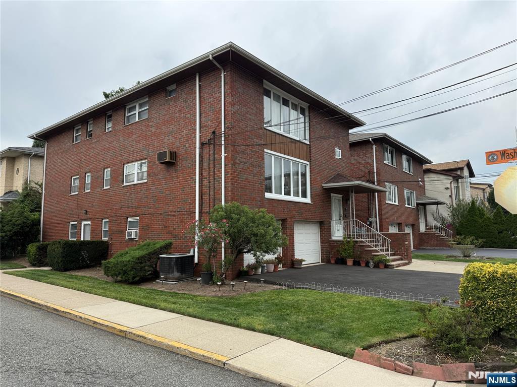 2457 8th St, Fort Lee, NJ 07024