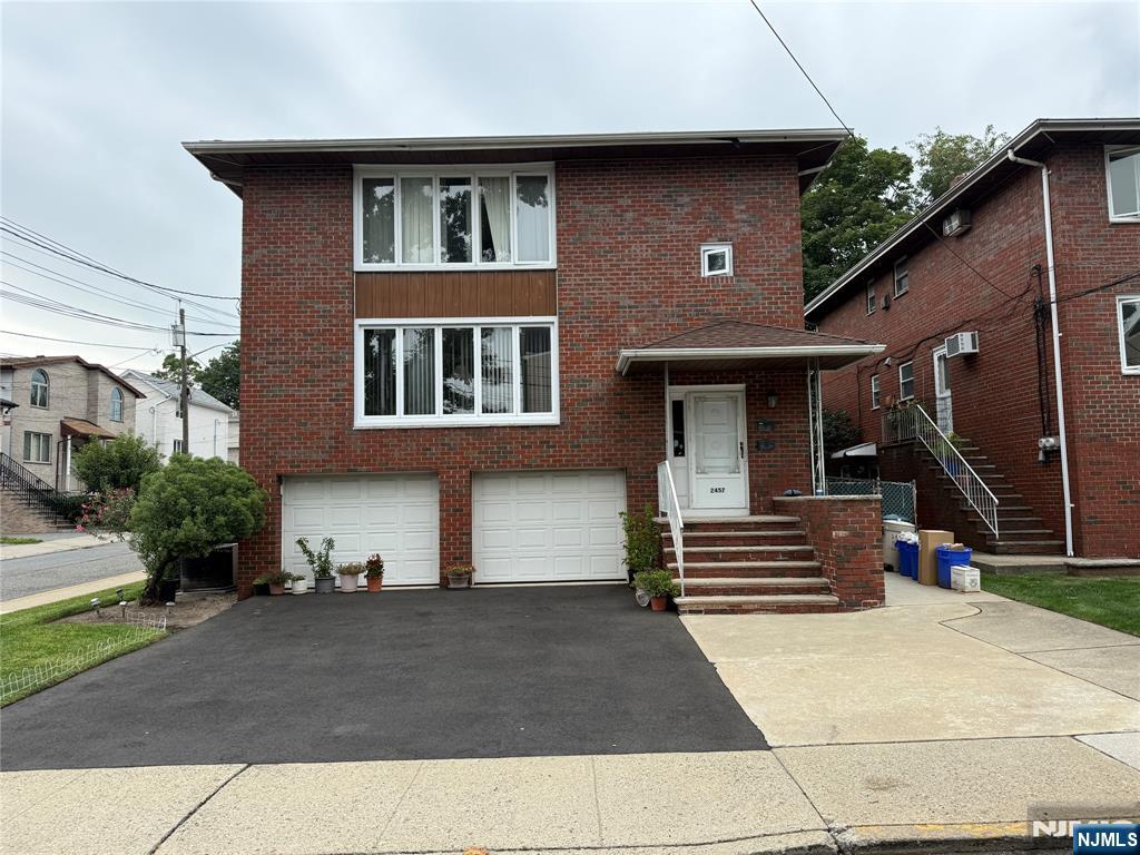 2457 8th St, Fort Lee, NJ 07024