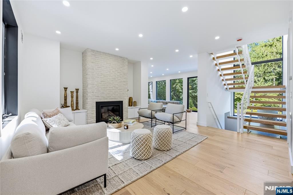 125 Hudson Avenue - Photo 4