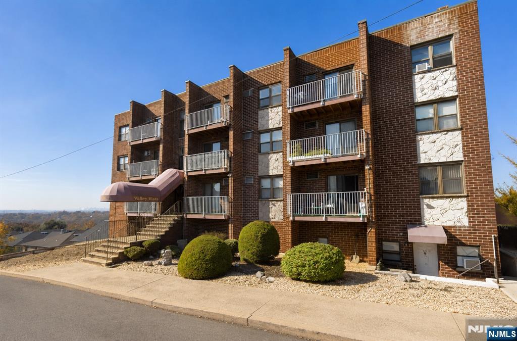 201 12th Street 18 - Photo 1