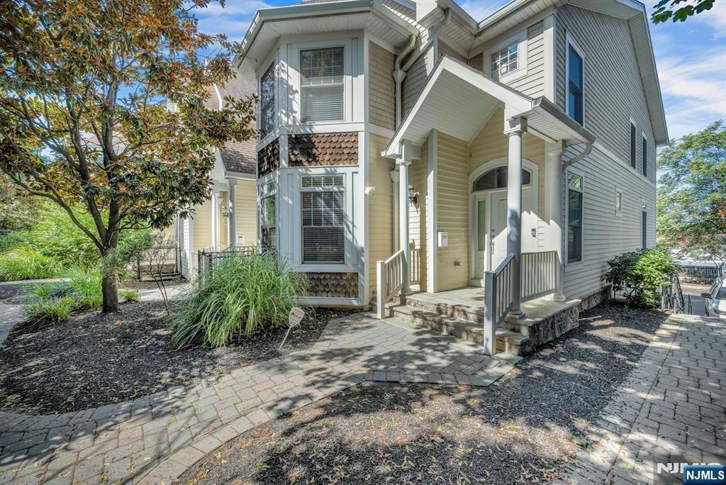 33 E Linden Avenue - Photo 3