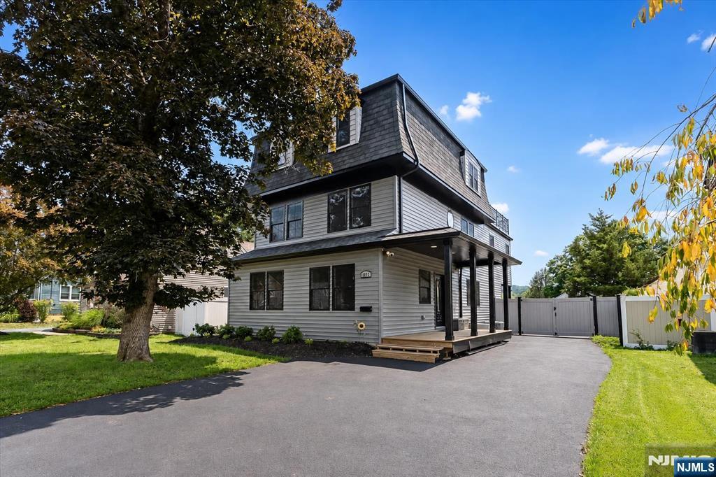 1074 Colfax Avenue - Photo 2