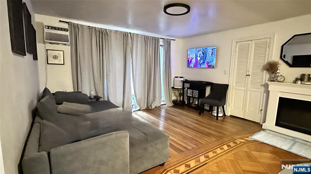 415 Main Street - Photo 5