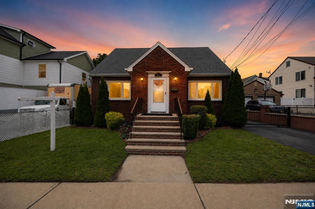 258 22nd Street - Photo 1