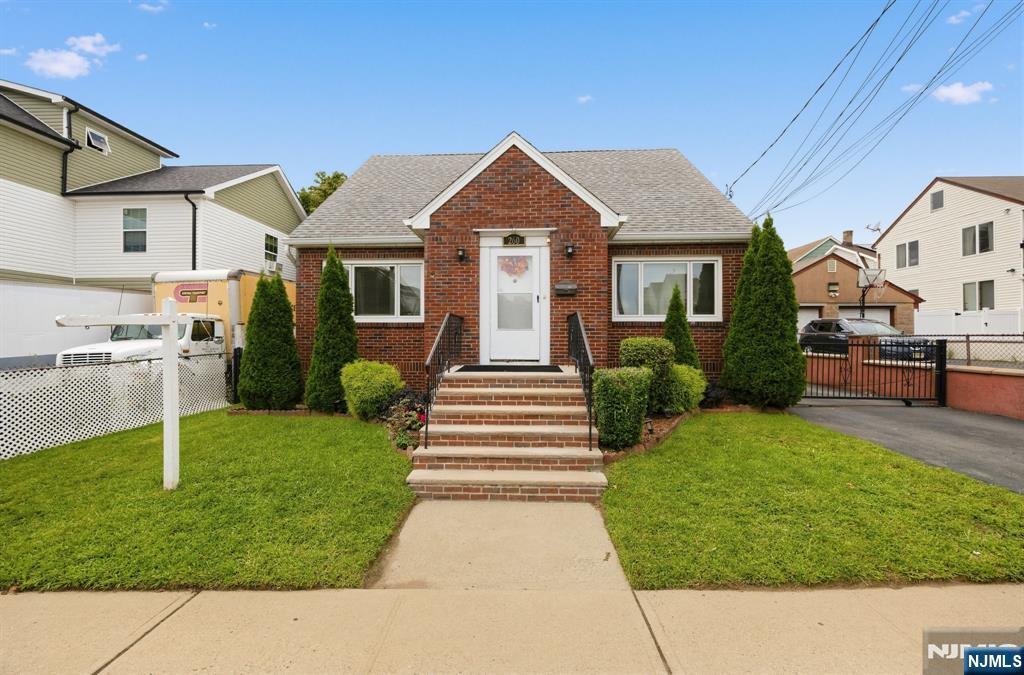 258 22nd Street - Photo 2