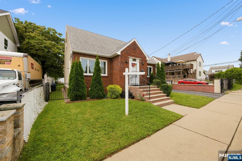 258 22nd Street - Photo 3