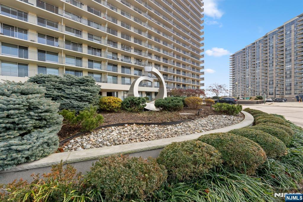 1530 Palisades Avenue 9G - Photo 1