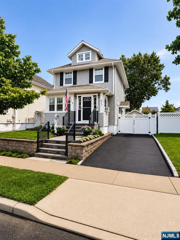 Photo 1 of Single family home for sale at 439 Lake Ave, Lyndhurst, NJ 07071 | MLS# 26033207 | Listing updated on 2026-09-15