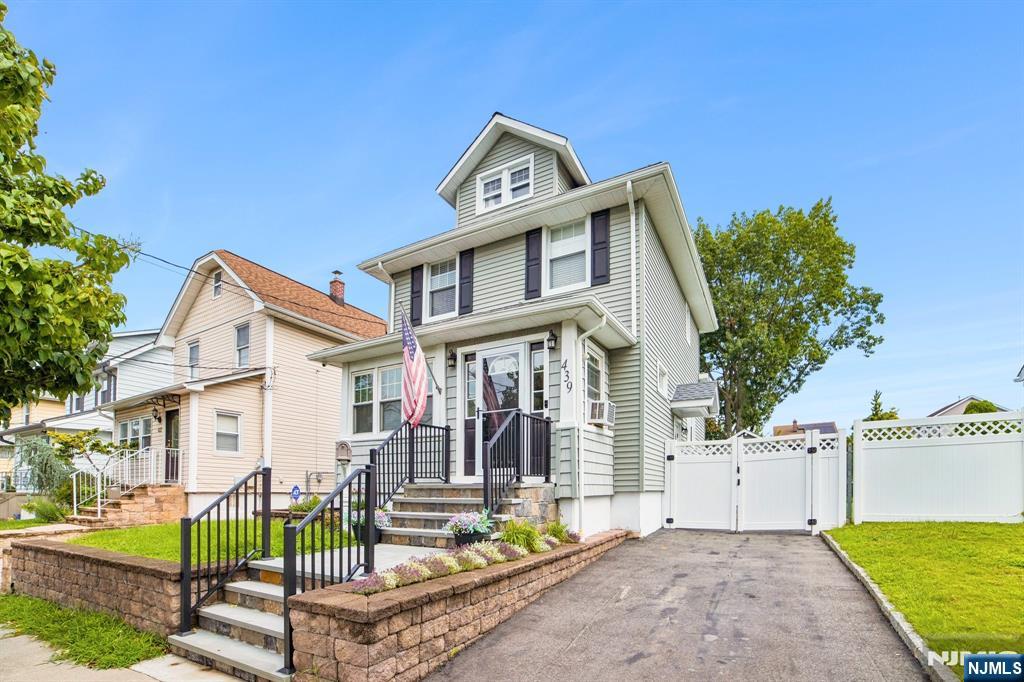 Photo 3 of Single family home for sale at 439 Lake Ave, Lyndhurst, NJ 07071 | MLS# 26033207 | Listing updated on 2026-09-15
