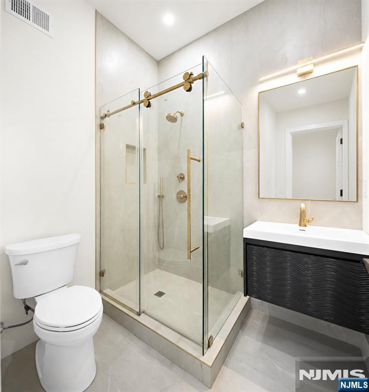 61 Ross Avenue — photo 13