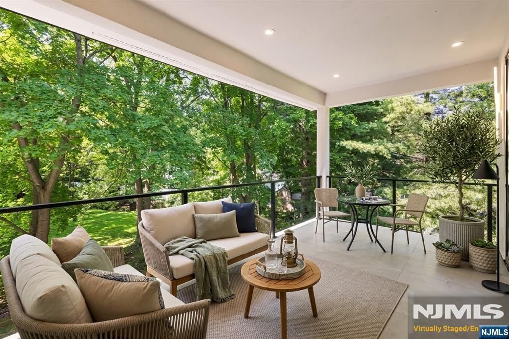 61 Ross Avenue — photo 16