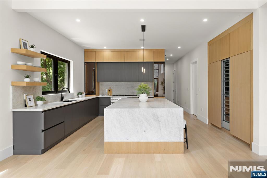 61 Ross Avenue - Photo 4