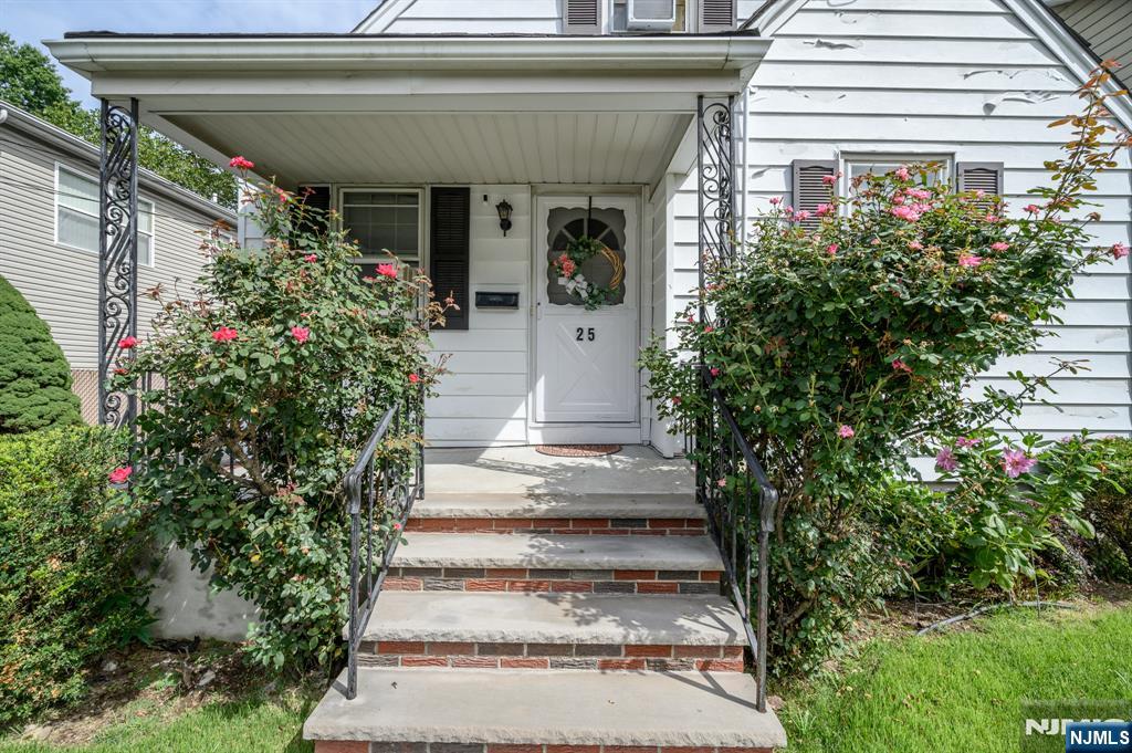 25 Broad Terrace - Photo 2