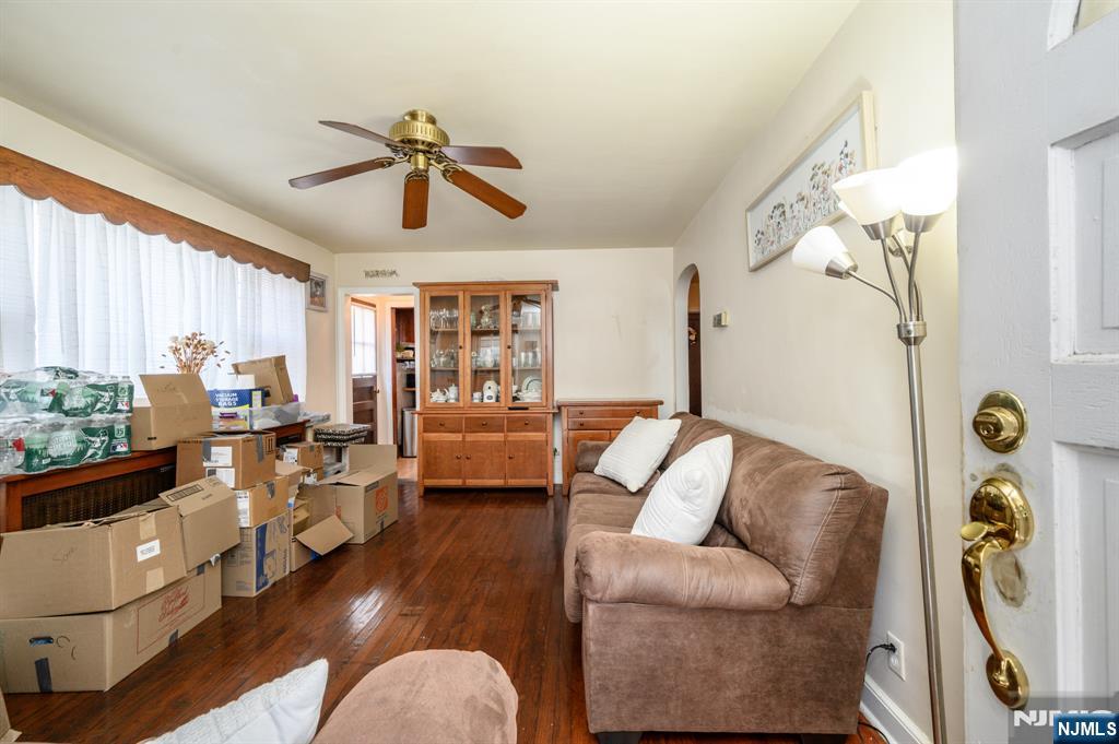 25 Broad Terrace - Photo 3