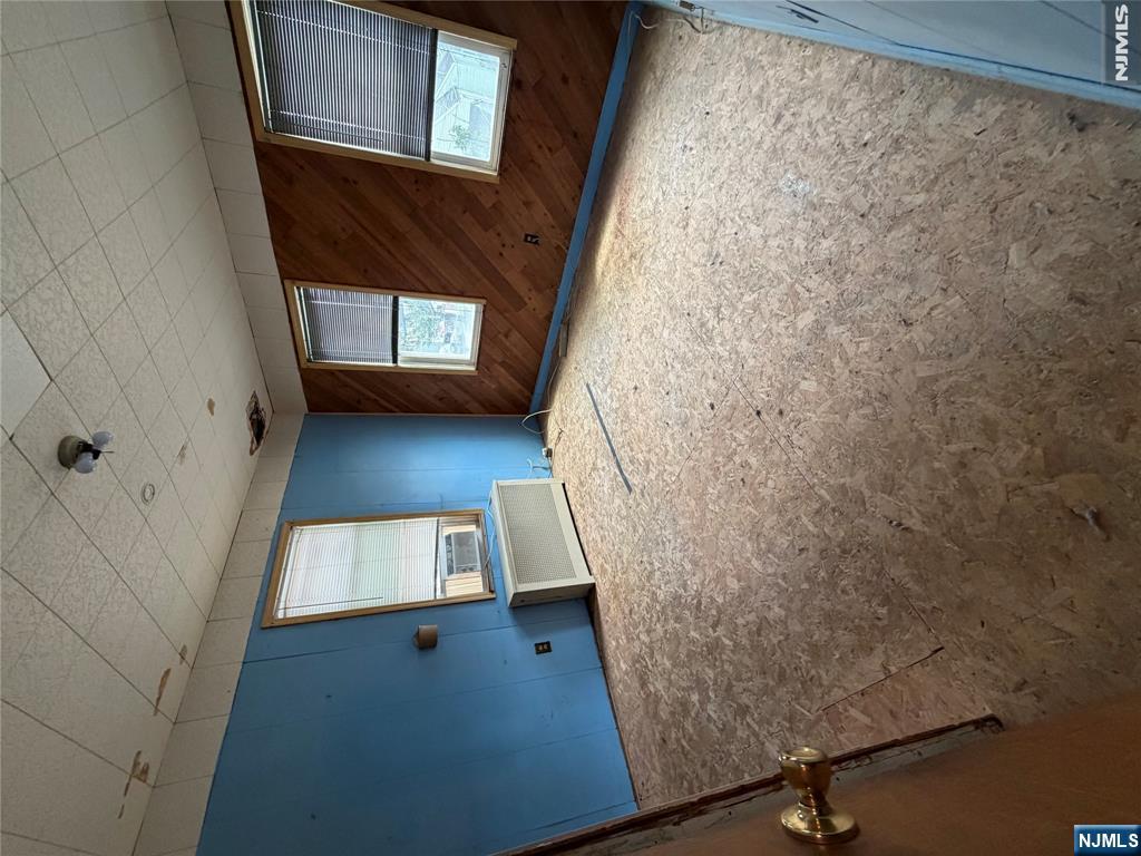 709 Stuyvesant Avenue - Photo 1