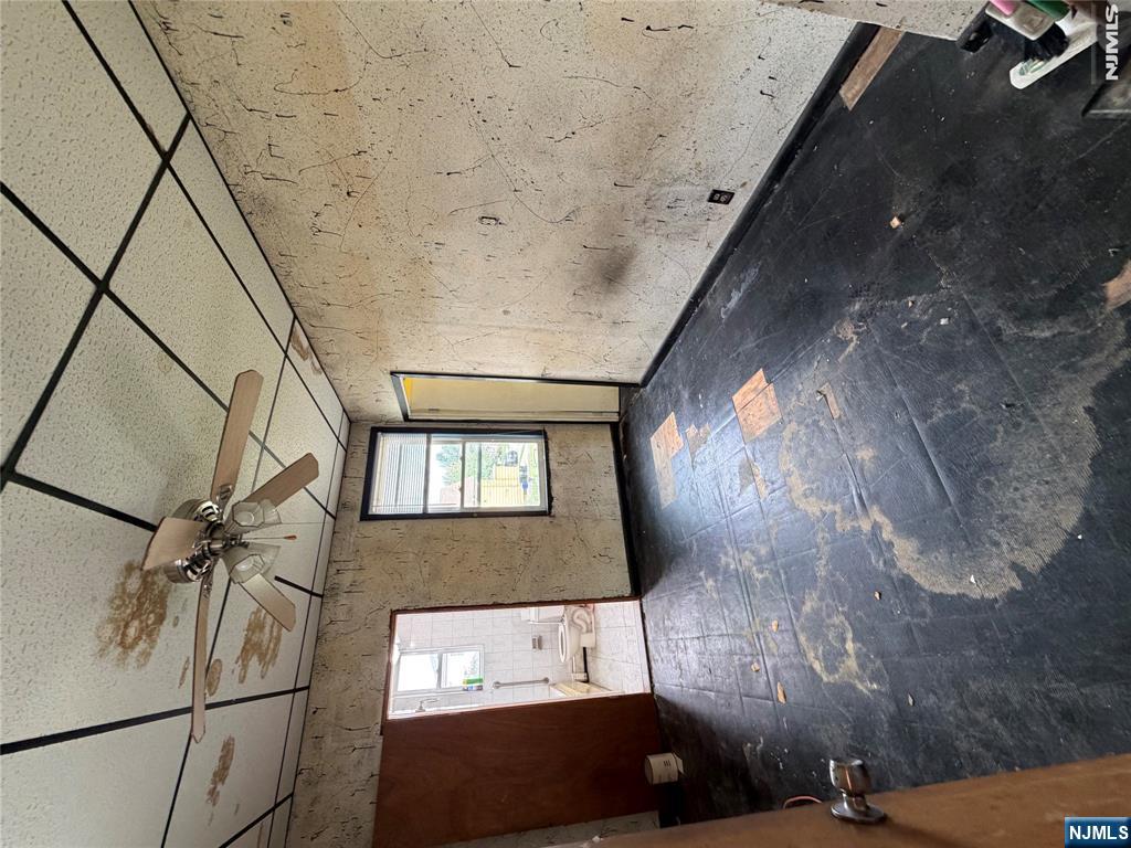 709 Stuyvesant Avenue - Photo 2