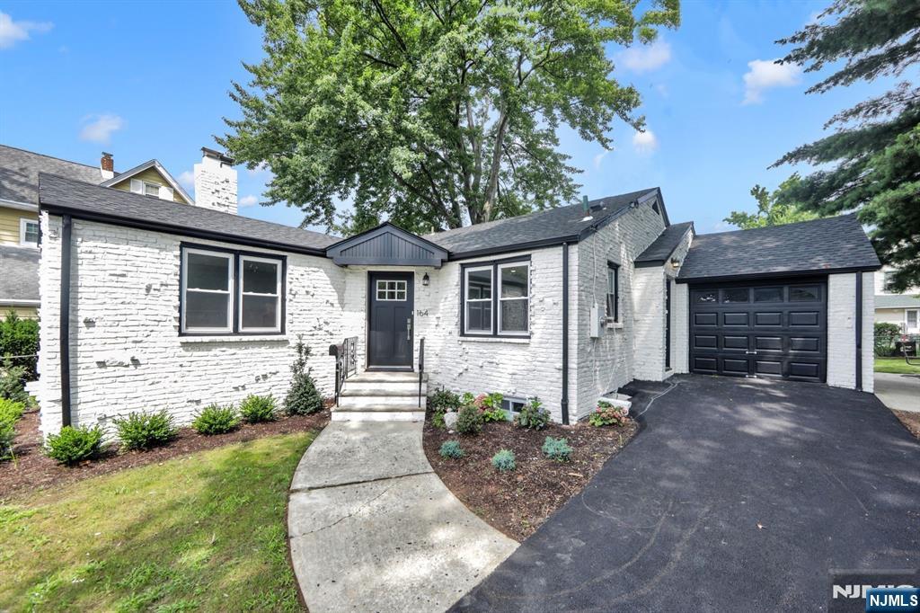 164 New York Avenue - Photo 1