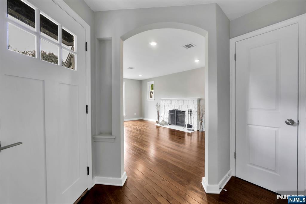 164 New York Avenue - Photo 2