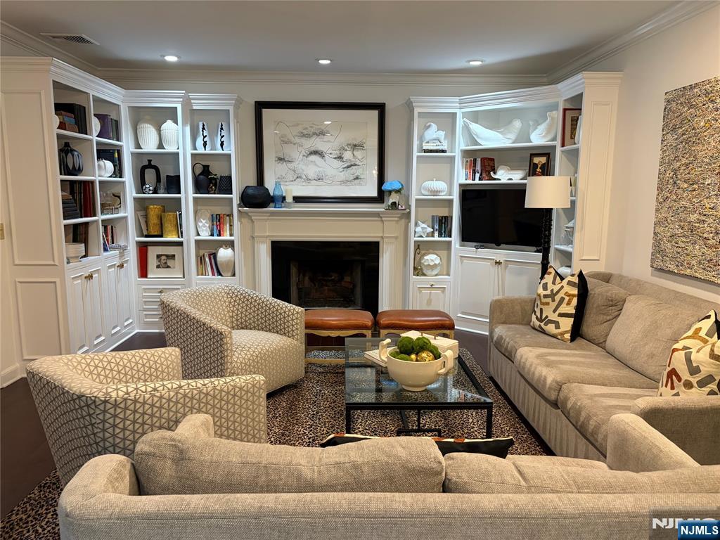 279 Barnstable - Photo 2