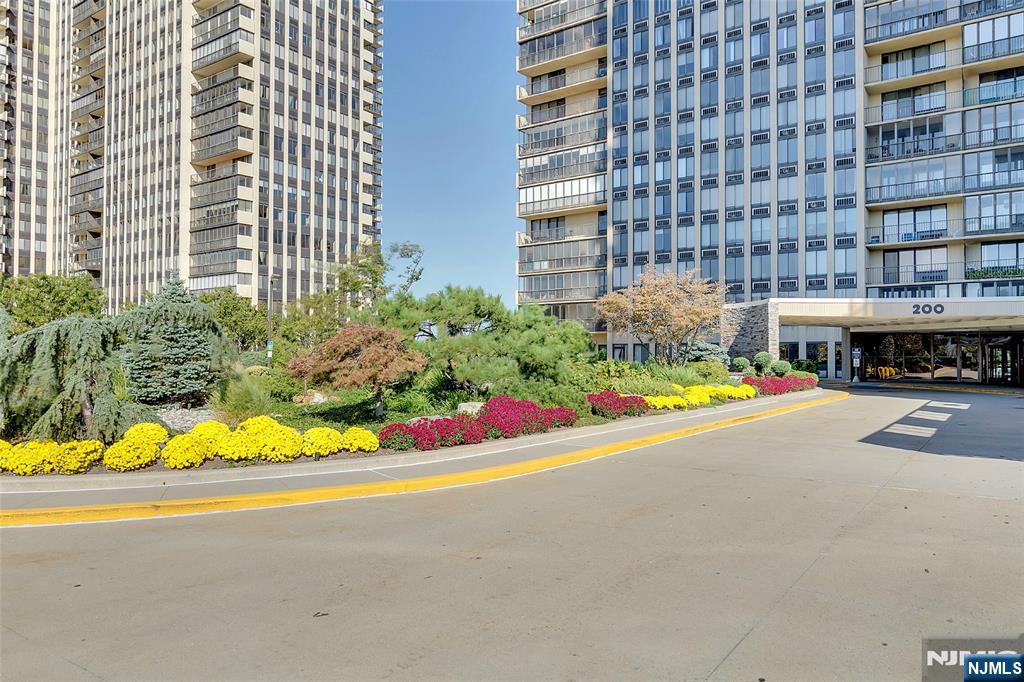 200 Winston Dr #2207, Cliffside Park, NJ 07010