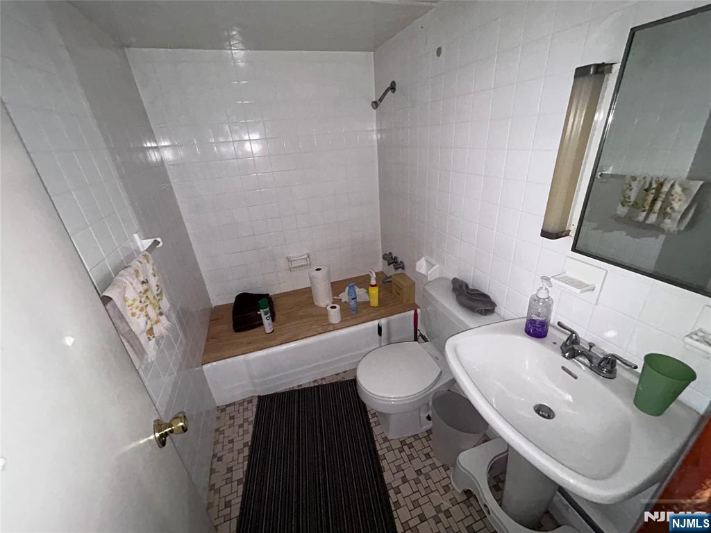 62 Tuxedo Avenue