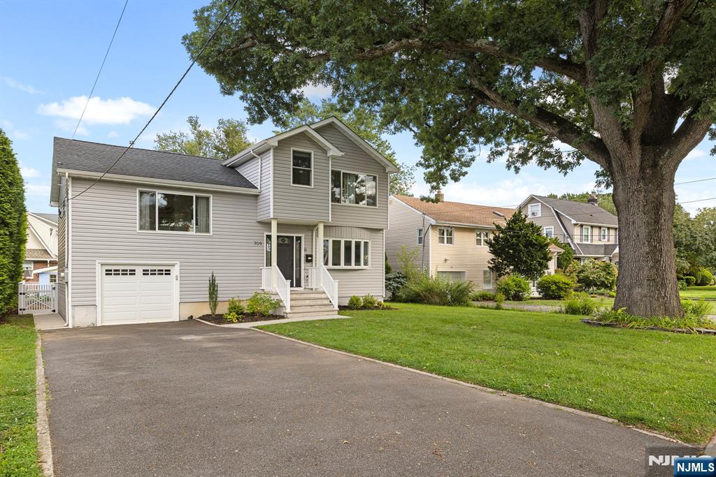 709 Lincoln Avenue - Photo 1