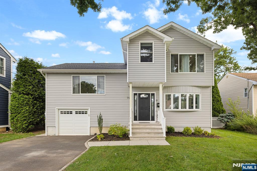 Photo 3 of Sale Pending at 709 Lincoln Ave, Glen Rock, NJ 07452 | MLS# 26033234 | Listing updated on 2026-09-19