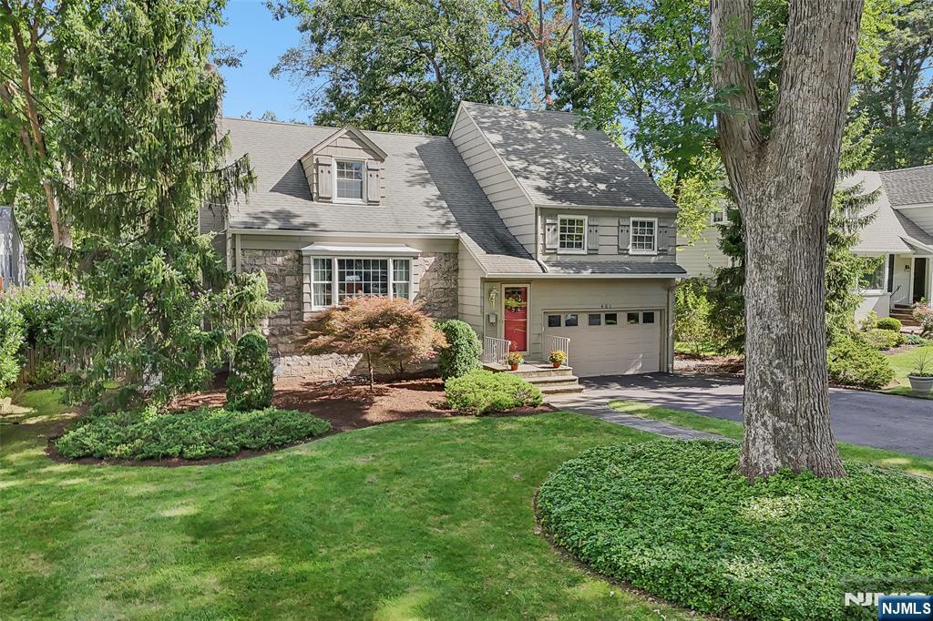 Photo 1 of Single family home for sale at 401 Hamilton Rd, Ridgewood, NJ 07450 | MLS# 26033239 | Listing updated on 2026-09-18