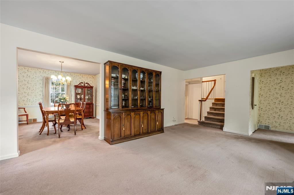 Photo 3 of Single family home for sale at 401 Hamilton Rd, Ridgewood, NJ 07450 | MLS# 26033239 | Listing updated on 2026-09-18