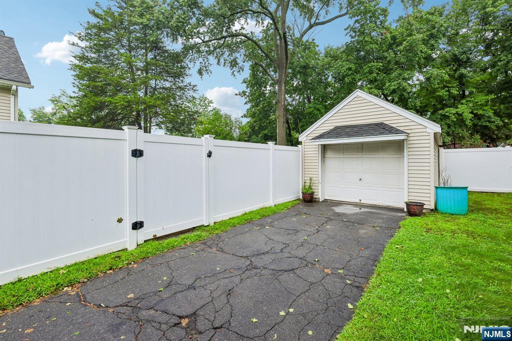 60 Palisade Avenue