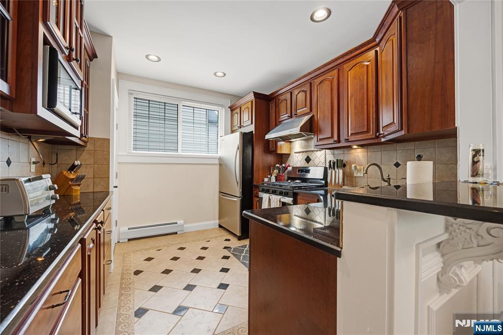 84 Vanderburgh Avenue