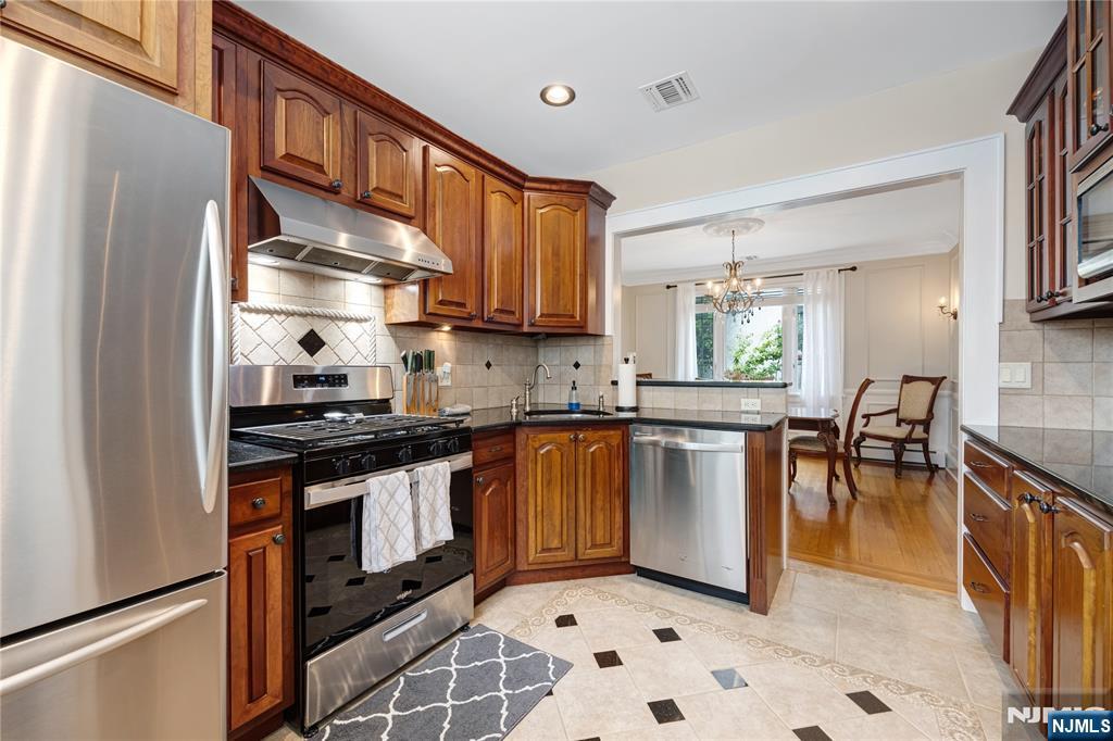84 Vanderburgh Avenue