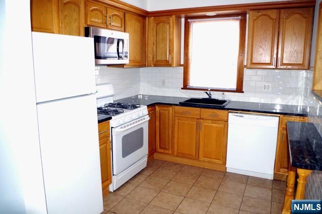 31 Brook Avenue 2 - Photo 2