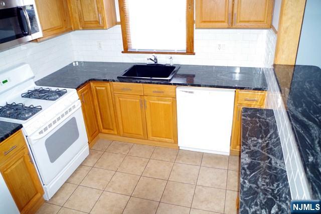 31 Brook Avenue 2 - Photo 3