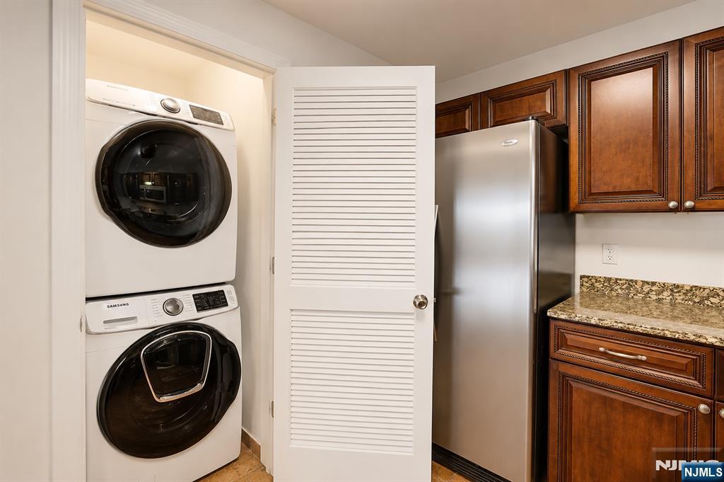 135 38th 404 - Photo 5
