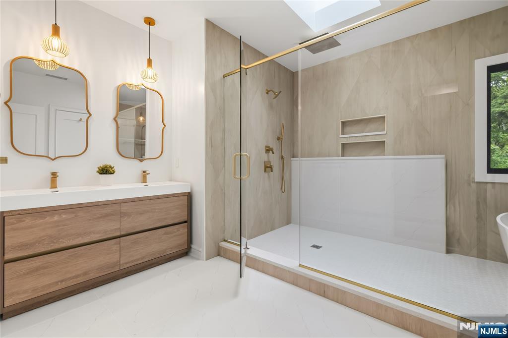 455 Sunset Avenue — photo 11