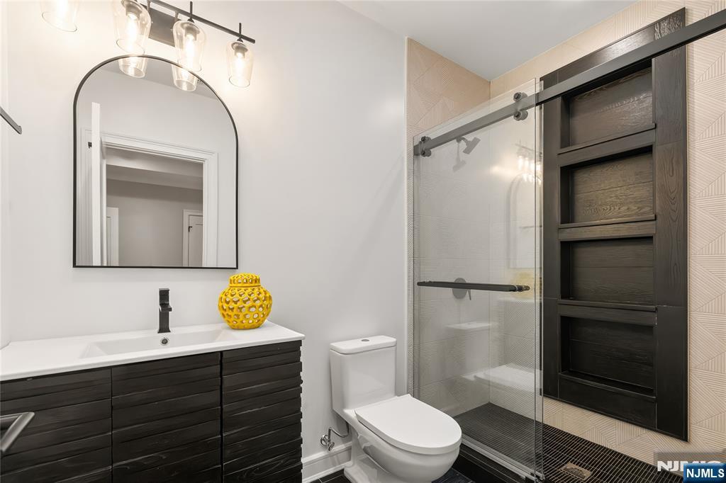 455 Sunset Avenue — photo 17