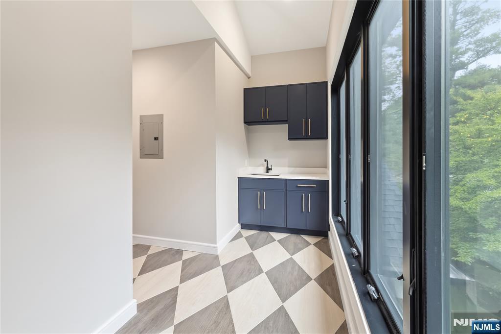 455 Sunset Avenue — photo 25